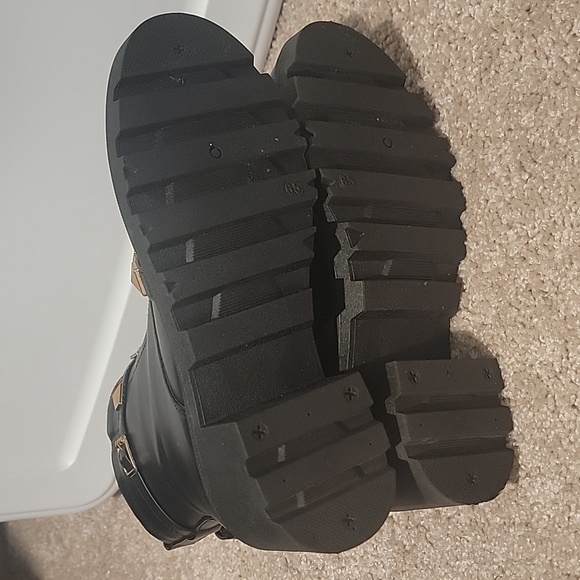 Fashion boots with studs. Looks designer. Worn once ,,runs big - Picture 5 of 6